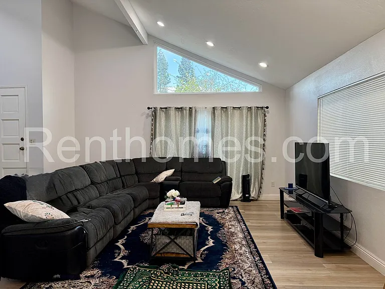 17540 Hada Dr — Photo 4