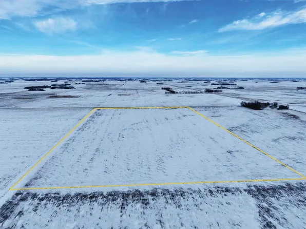 41222 150th St, Blue Earth, MN 56013