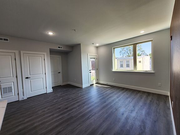 4th image of 1108 W Dauphin St #6B