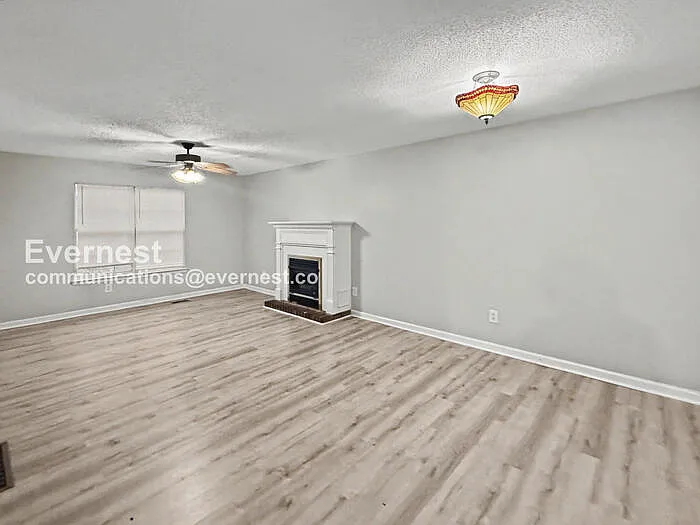 1104 Oak Creek Trl — Photo 5