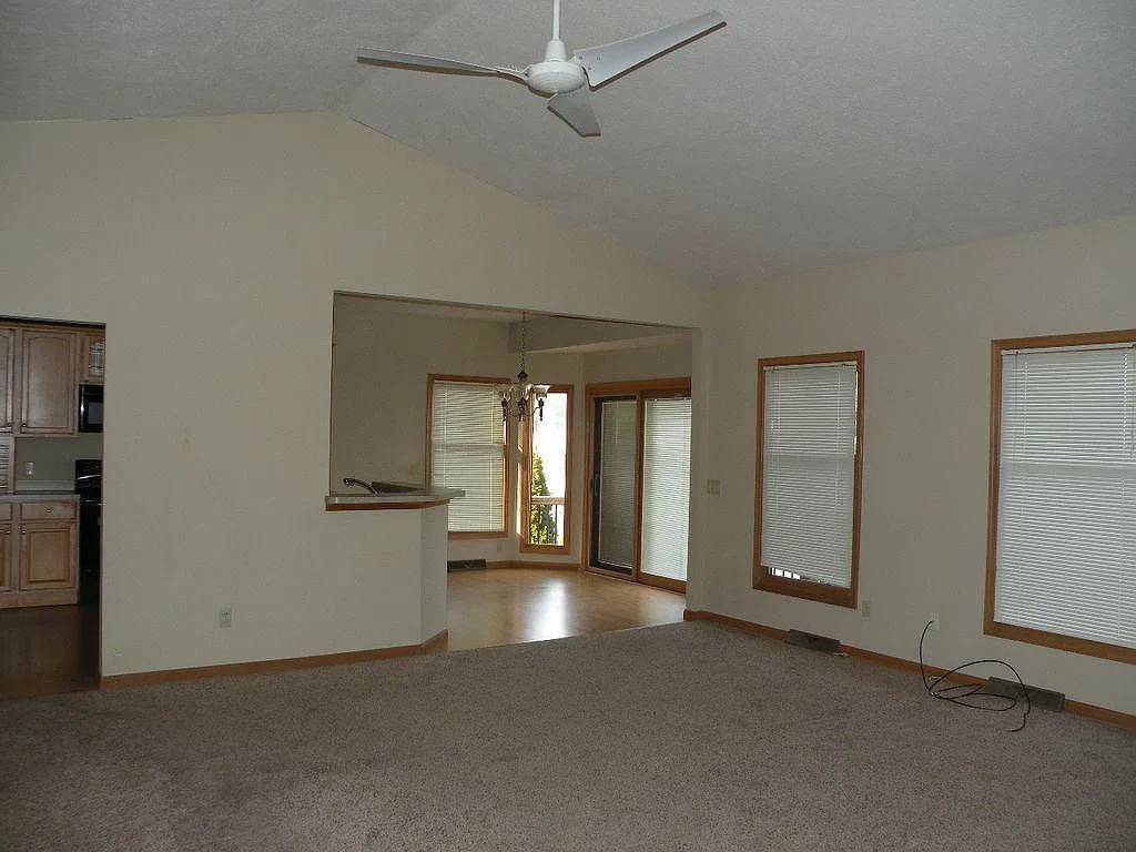 3 bed, 1545 sqft, $2,300 — Photo 4