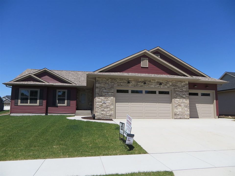 1st image of 985 Olive Ct