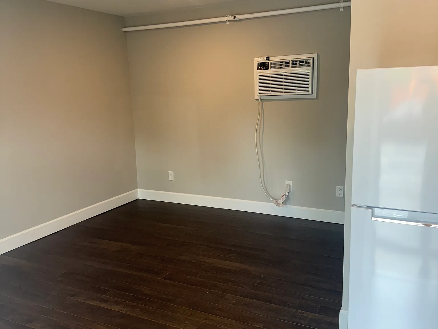 1 bed, 1.0 bath, $850 — Photo 2