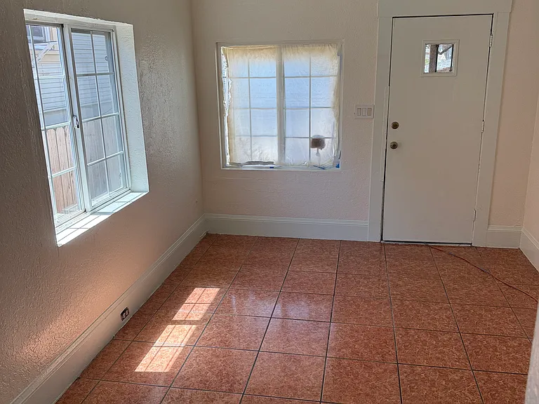 1930 87th Ave #2MIDDLE — Photo 3