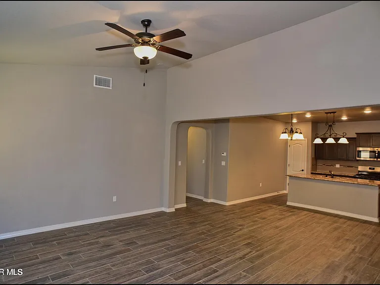 2120 Thomas Lackland St — Photo 4
