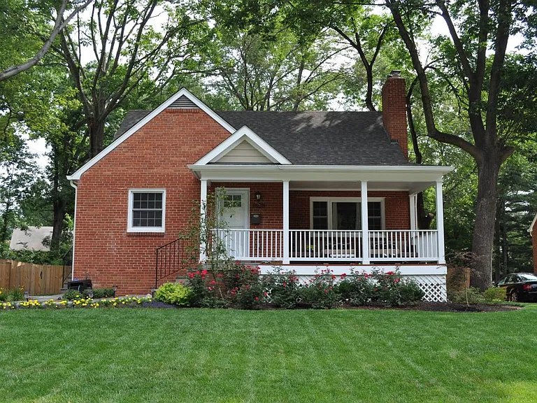 1028 Poplar Dr — Photo 1