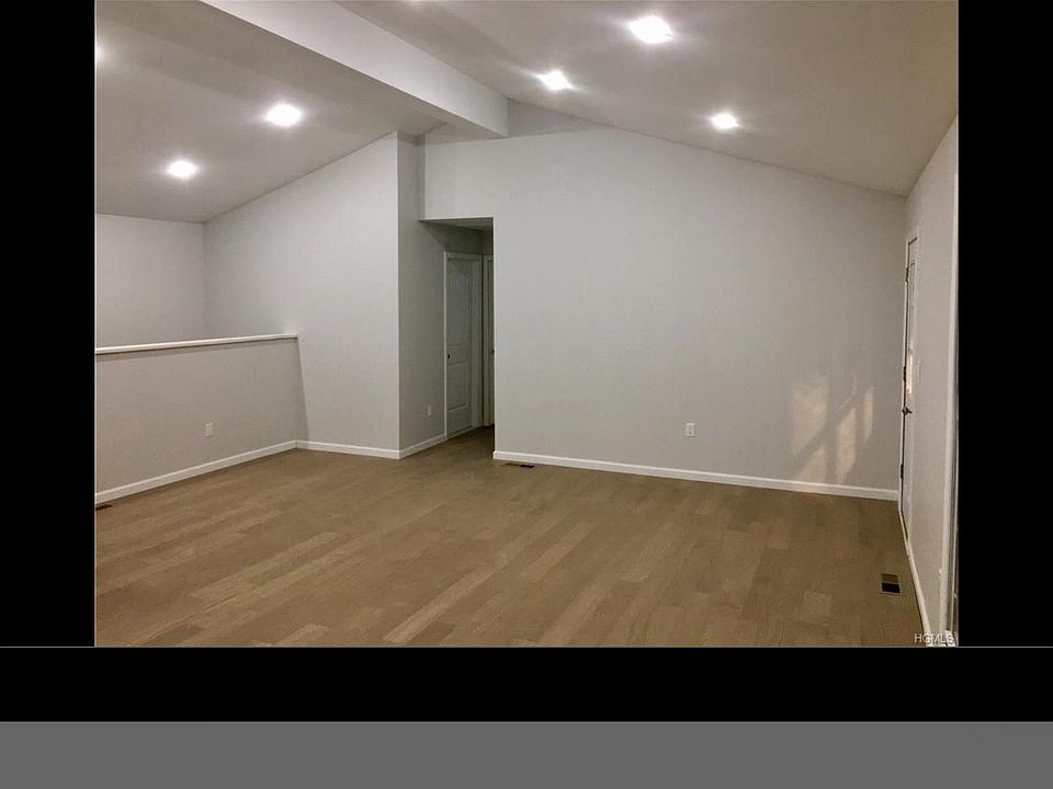 2nd image of 1066 W Dover Rd