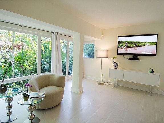 3rd image of 4055 SW Bonita Ave #0