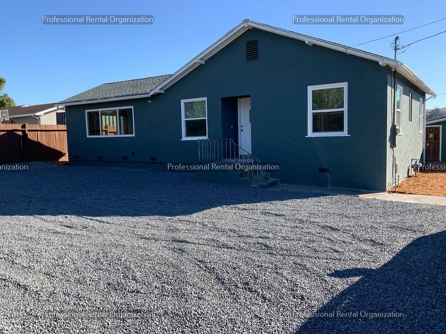 Country property minutes from downtown Petaluma — Photo 1