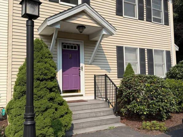 1 Castle Meadow Drive #1, Stonington, CT 06379