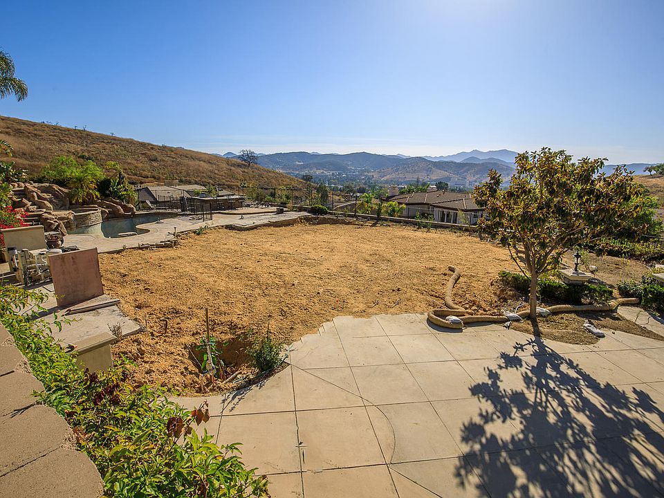 1st image of 2352 Mountain Crest Cir