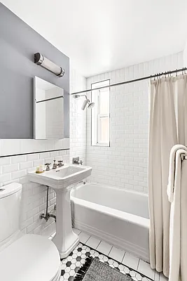 Bathroom, photo 1