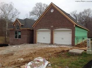 10311 Park Lake Dr, Louisville, KY 40229