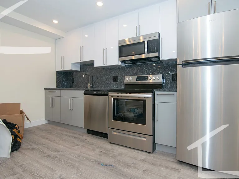 1028 Commonwealth Ave #206E — Photo 2