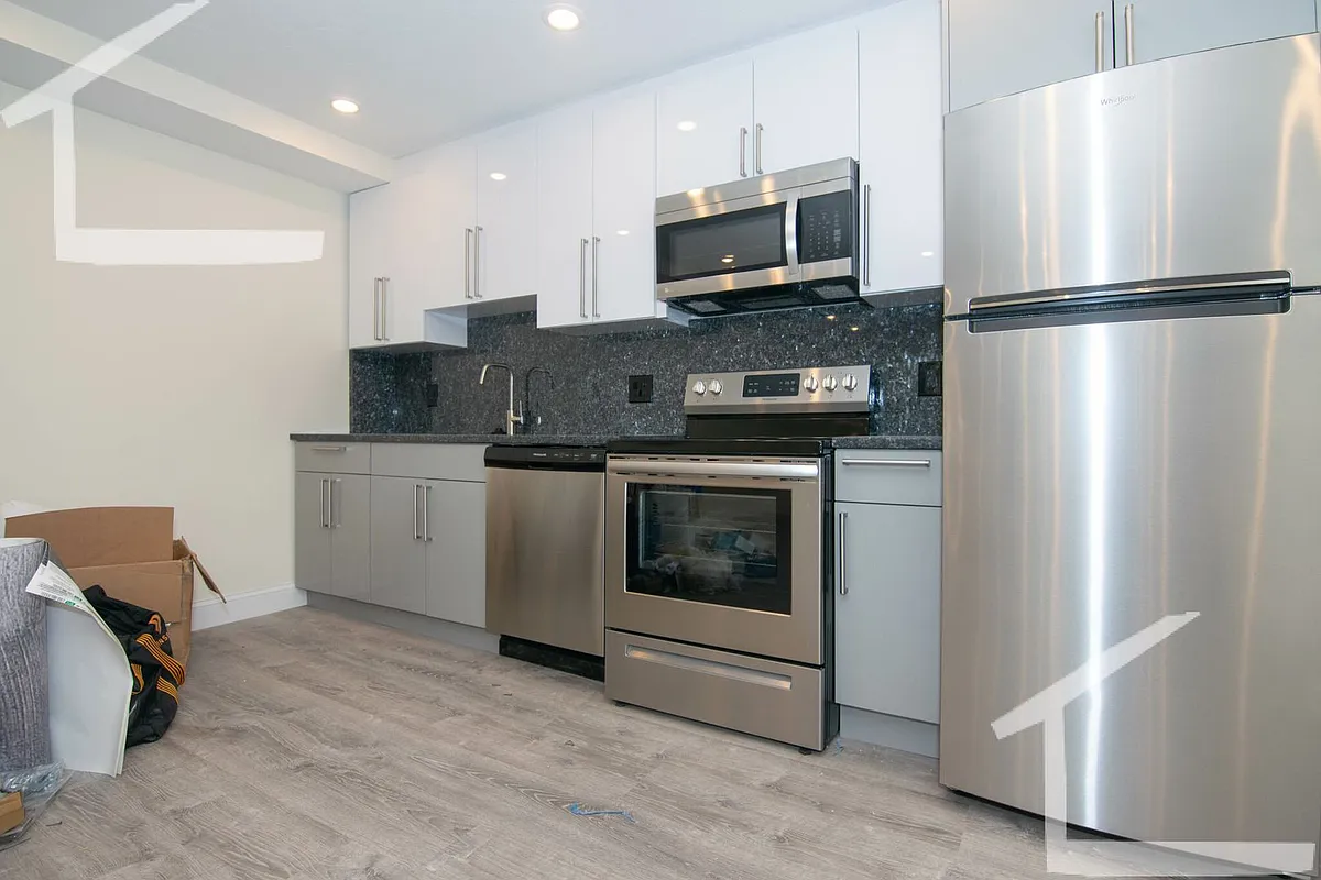Building Photo - 1028 Commonwealth Ave #206E