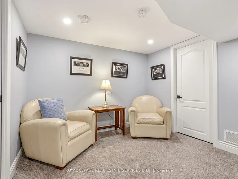 145 Suffolk Ave — Photo 30
