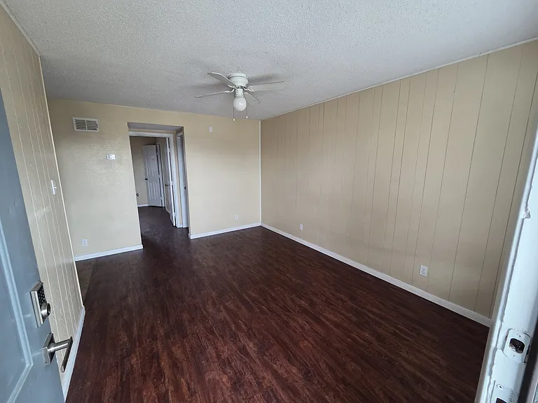 601 Harbour Ave #201 — Photo 11