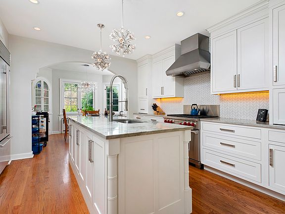 3rd image of 1043 Fair Oaks Ave