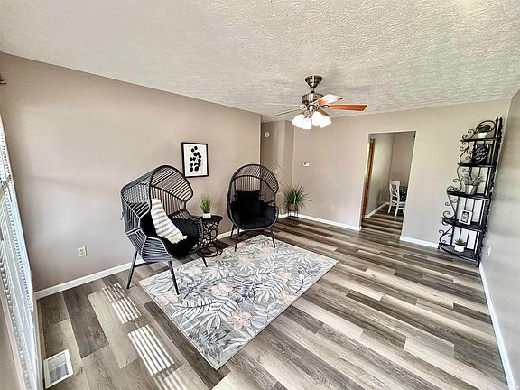 5th image of 305 N Maude Dr W