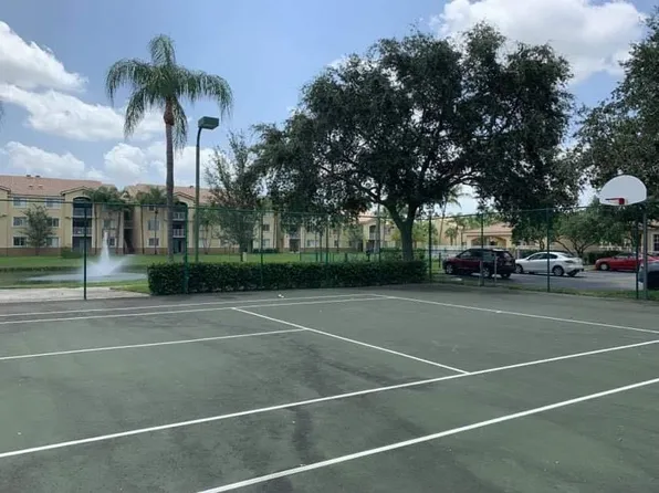 2640 S University Dr, Davie, FL 33328