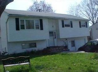 14 Jean Dr, Poughkeepsie, NY 12601