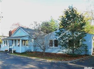17 Thomas Pl, Smithtown, NY 11787