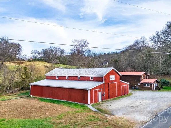 1137 Saunders Rd, Franklin, NC 28734