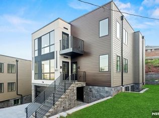 851 Pleasantview Ter #2, Ridgefield, NJ 07657