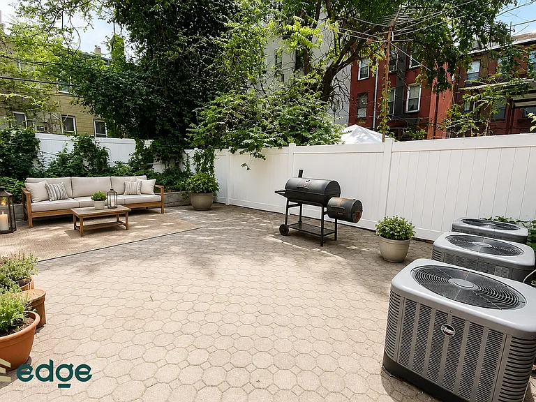 1002 Halsey St #1F — Photo 7