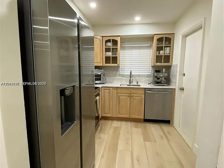 1200 Tallwood Ave #302 — Photo 7