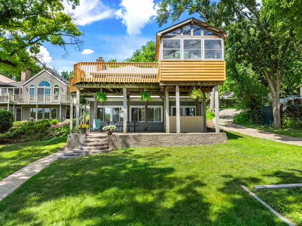 5110 W Lake Shore Dr, Wonder Lake, IL 60097