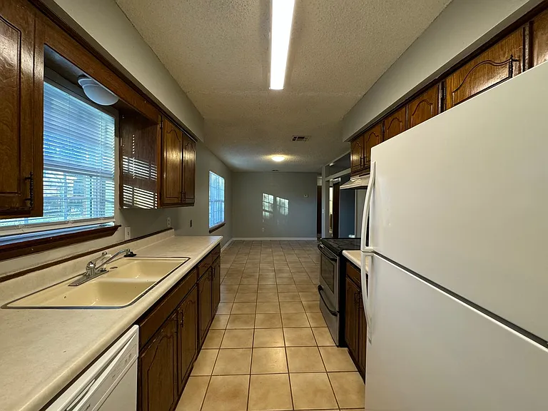 3308 Gwendolyn Ln — Photo 6