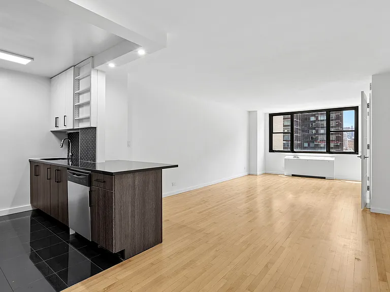 330 W 58th St #12G — Photo 1