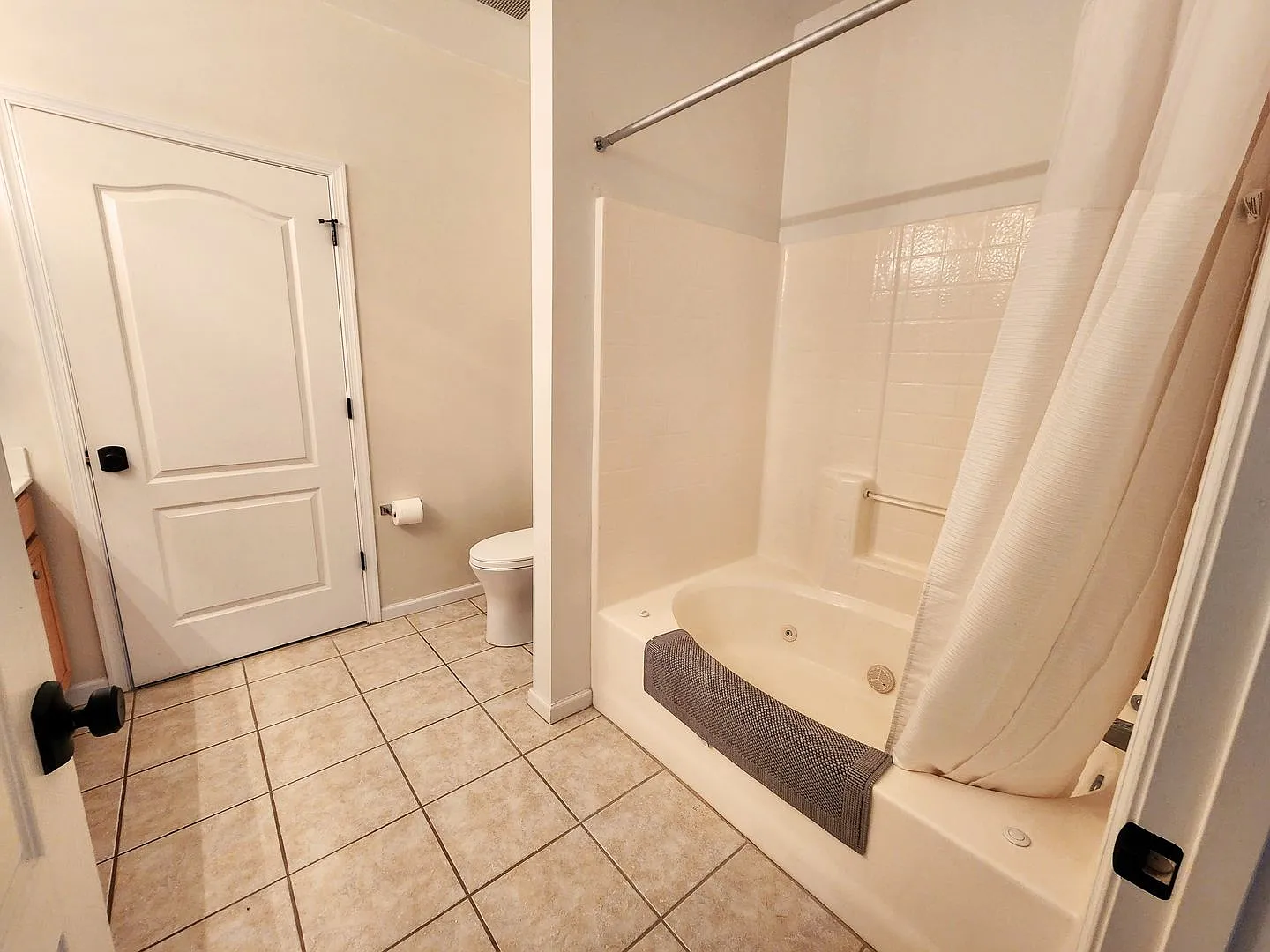 3 bed, 2.0 bath, 1430 sqft, $2,150 — Photo 3