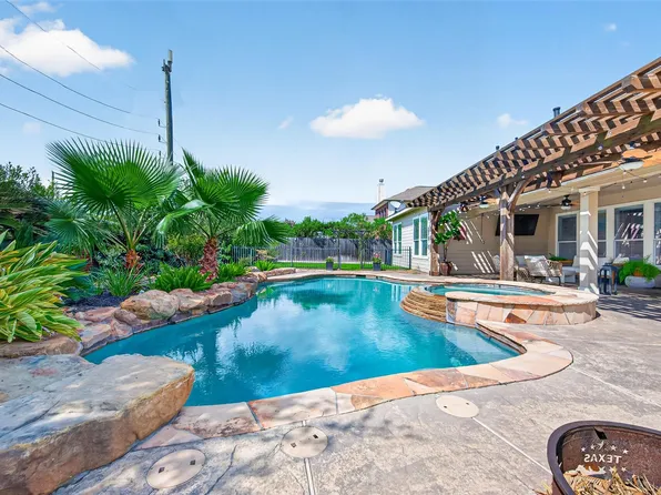 9634 Empress Crossing Dr, Spring, TX 77379