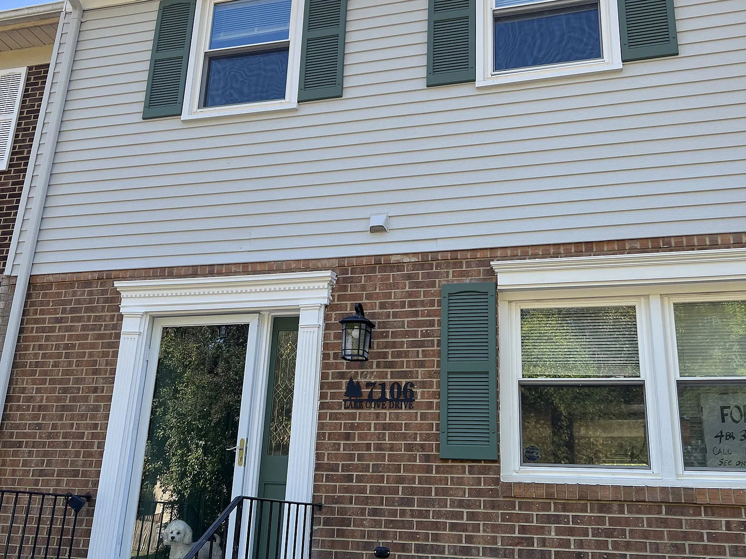 3 Level Townhouse with Views — Photo 1