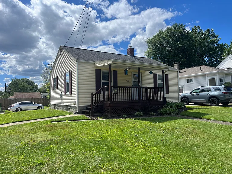 402 Brewer Ave — Photo 2