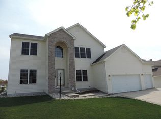 2429 Forest Hill Ct, Waukesha, WI 53188
