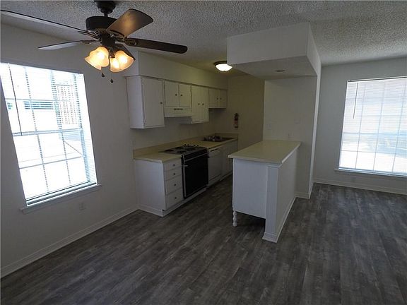 2nd image of 2609 Transcontinental Dr APT B