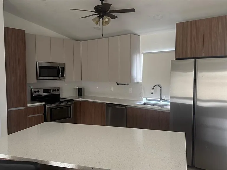 1319 SW 10th Pl — Photo 6