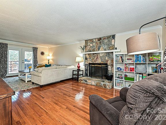 3rd image of 8318 Trail View Dr