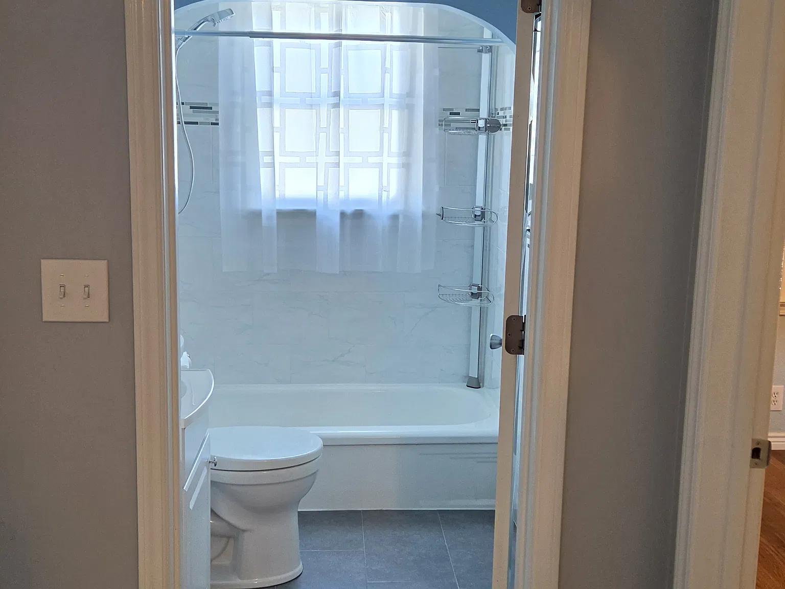 3 bed, 1200 sqft, $2,500 — Photo 3