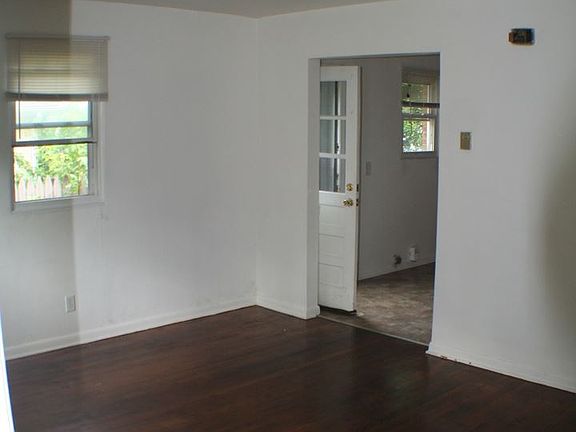 3rd image of 8924B London St