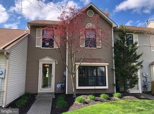 8 Ashford Ct, Robbinsville, NJ 08691