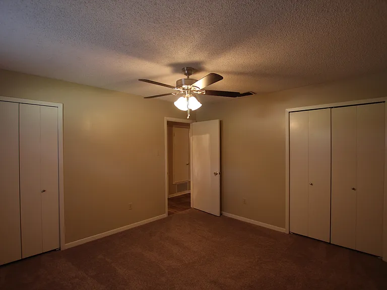 800 Rhodes Dr — Photo 15