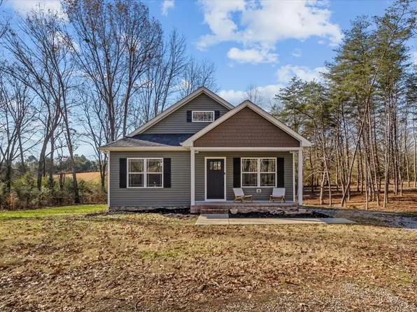 1060 Lewis Rd, Burns, TN 37029