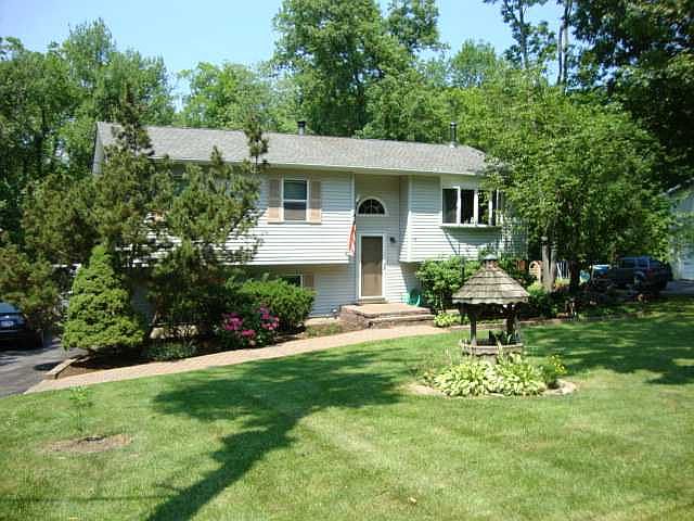1st image of 14 Ann Marie Dr