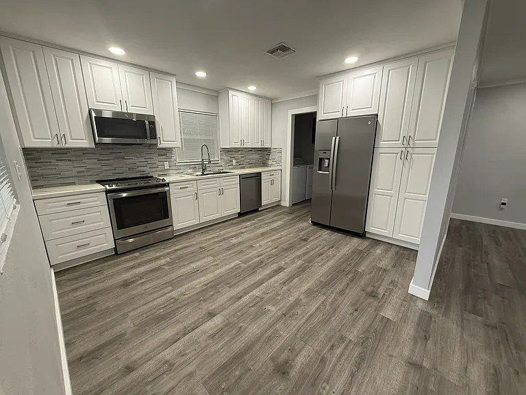 112 Watters Dr — Photo 4