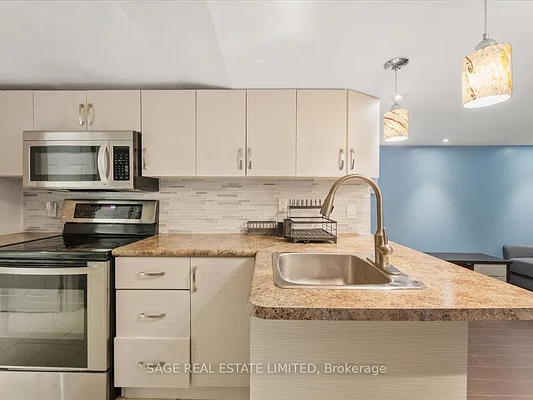 207 Cedarvale Ave #LOWER — Photo 10