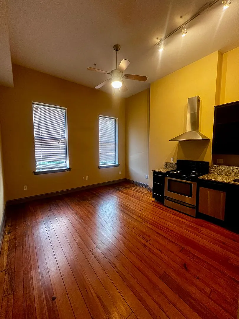 321 West Franklin Street — Photo 2